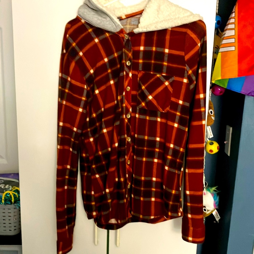 NWT) (NOBO) (No Boundaries) Size L Very soft hooded shirt